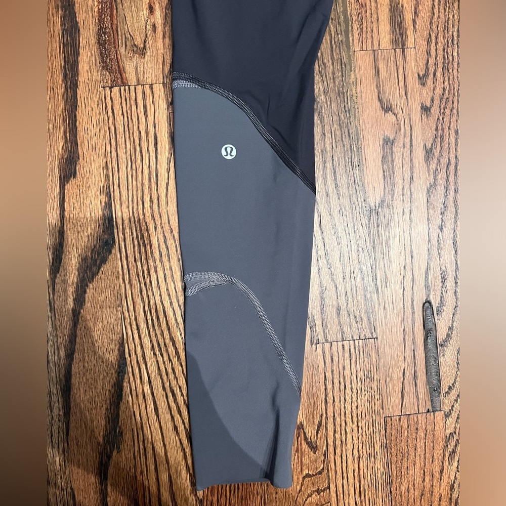 Lululemon “Color Me Ombré” leggings - size 8 - Picture 3 of 4